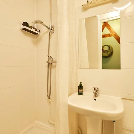 Lovely Small In The Heart Of Saint-germain Париж